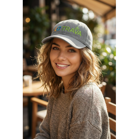 Czapka z logo "UATRAVA" stylowy dodatek 420 kultura